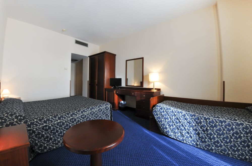 Economy Quadruple Room photo 3