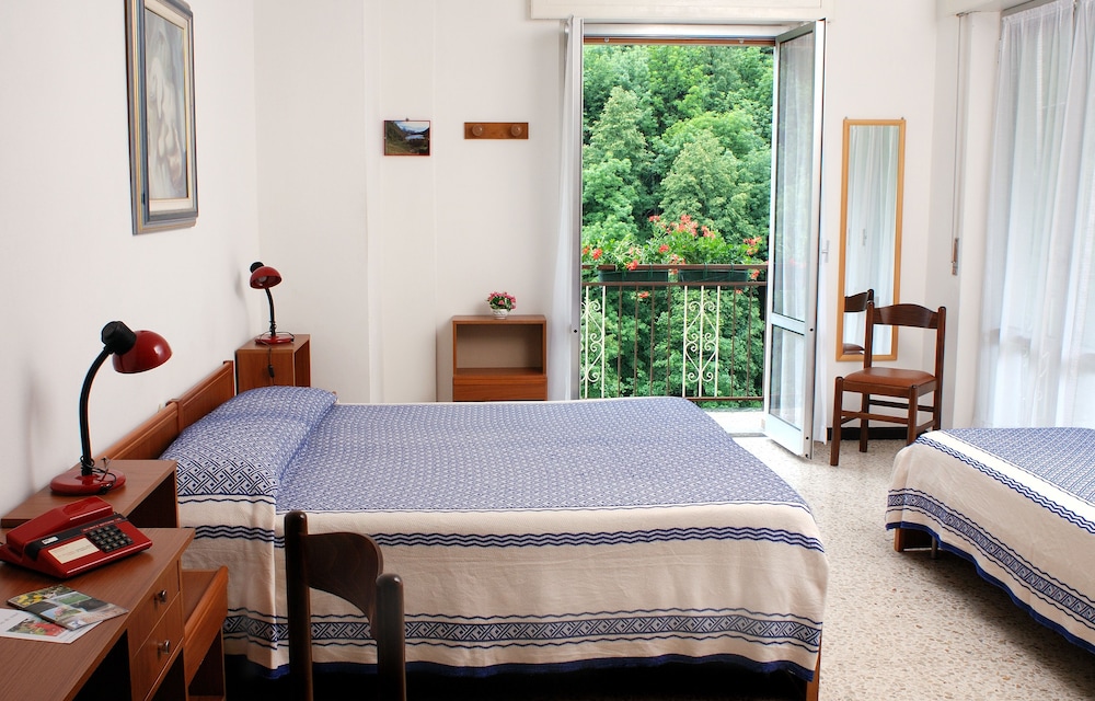 Standard Double or Twin Room, Valley View photo 1