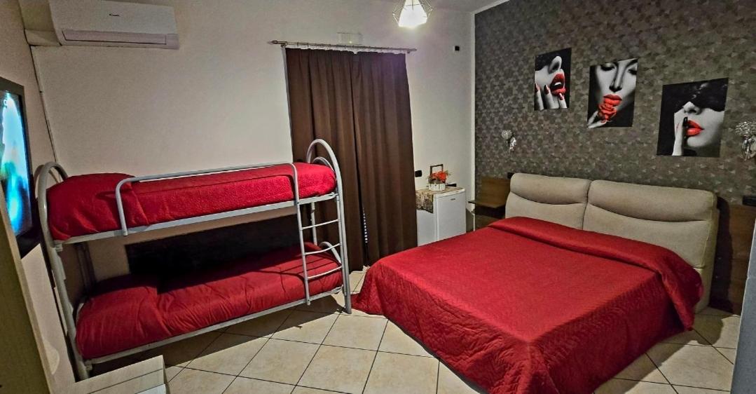 Quadruple Room - Disability Access photo 2