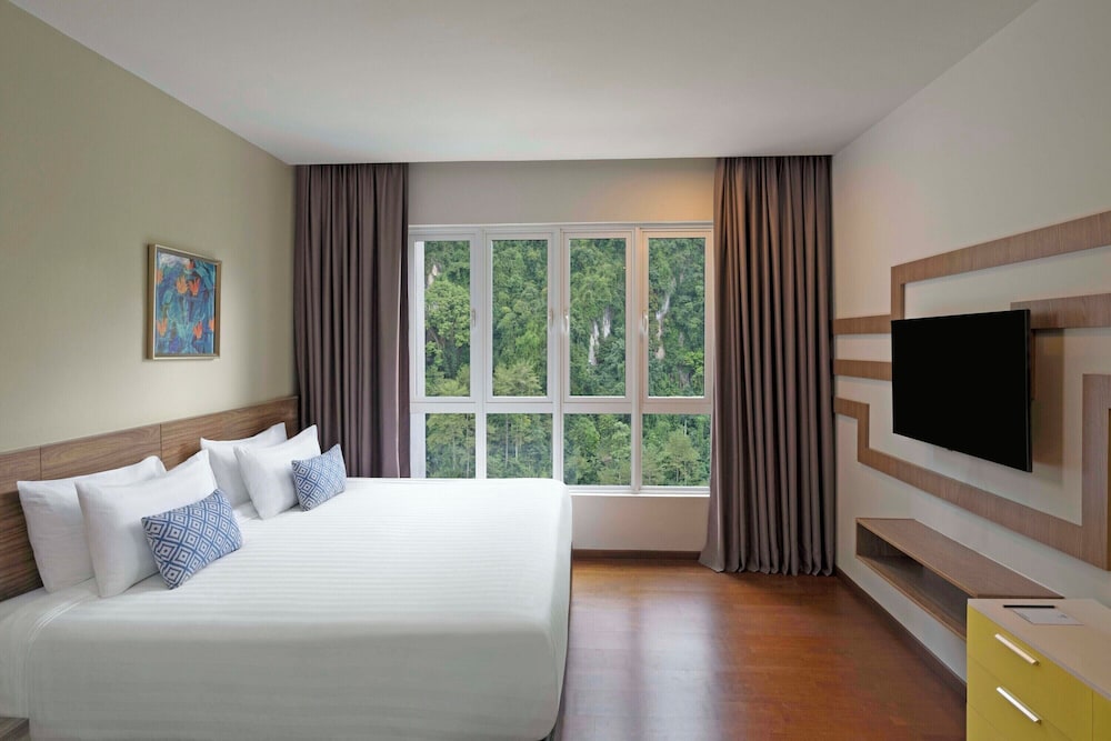 3 Bedroom Executive Suite Lakeview