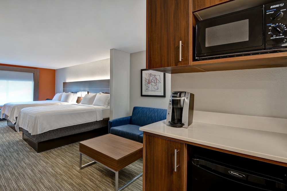 Suite, Multiple Beds - Photo 2