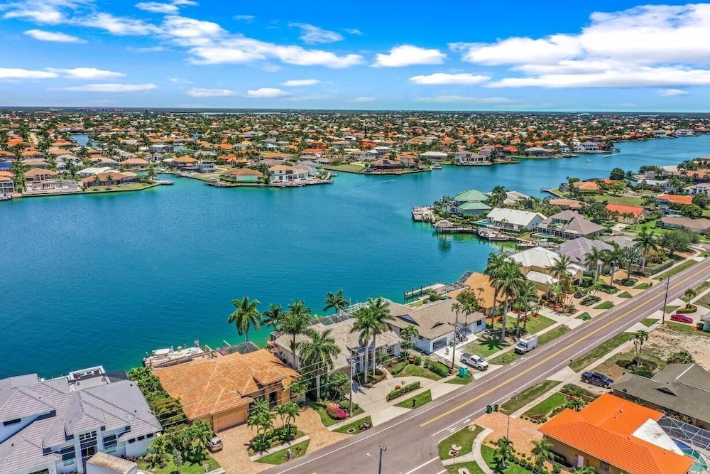 House, Multiple Beds (Waterfront home with views, pool and ) photo 3