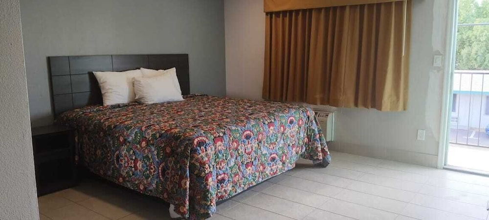 Room, 1 King Bed photo 1