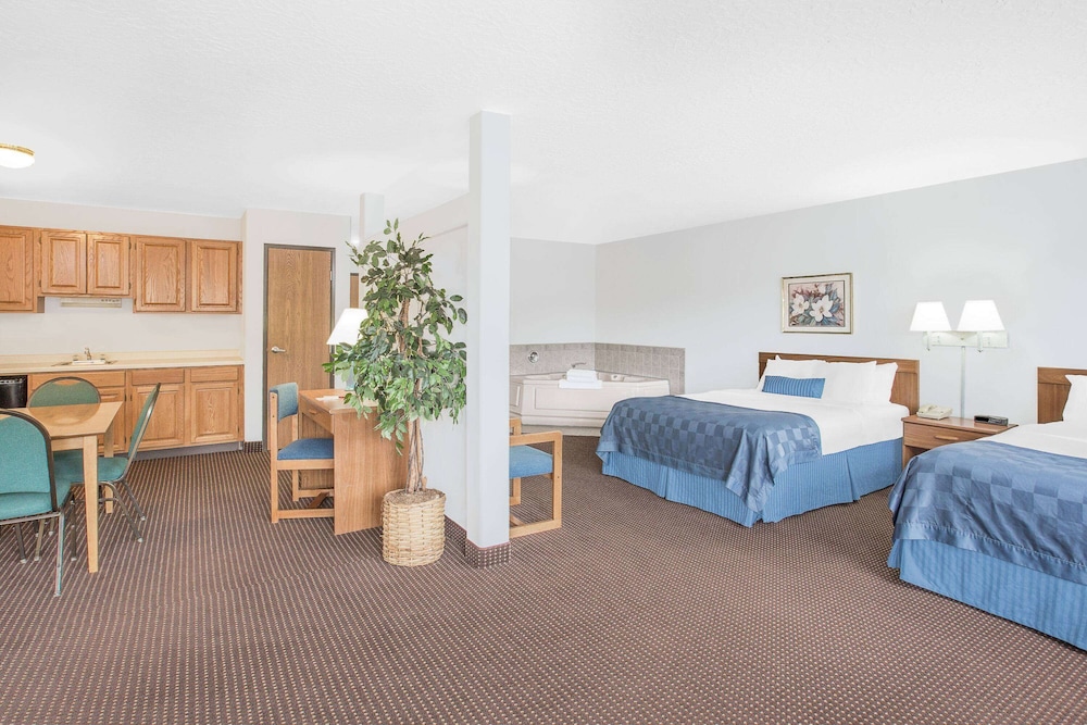Executive Room, 2 Queen Beds, Kitchen (2nd Floor)