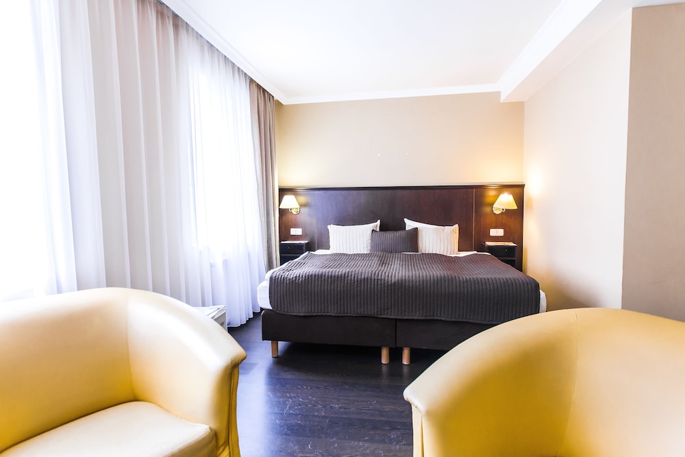 Comfort Double or Twin Room (Street View)