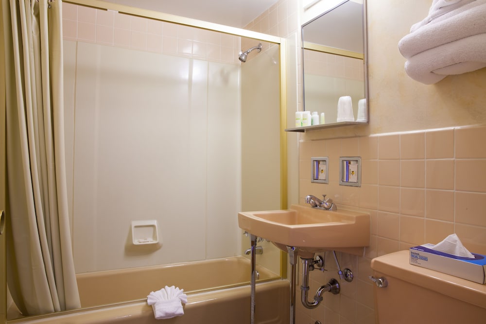 Standard Double Room, 2 Double Beds - Photo 9