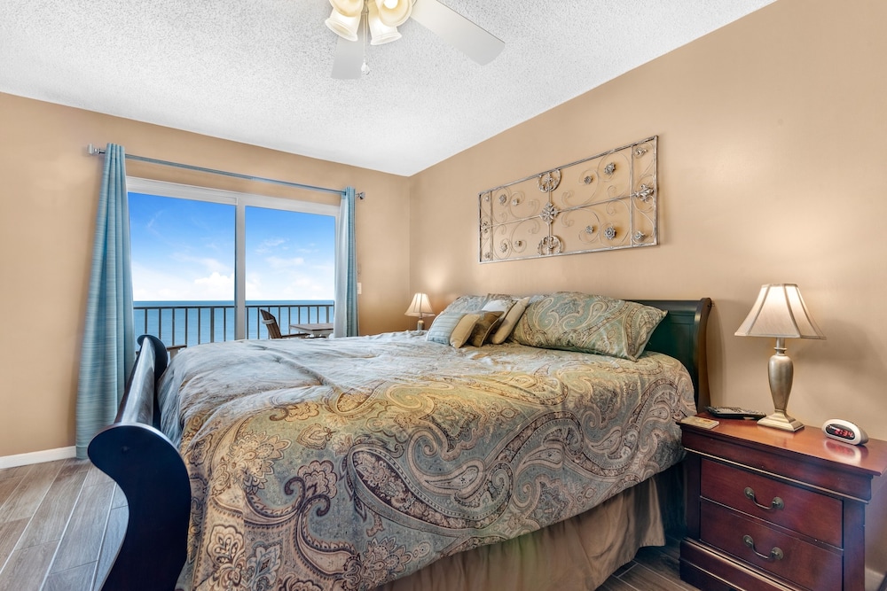 Condo, 2 Bedrooms