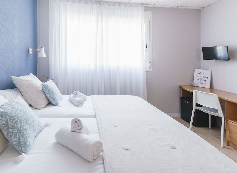 Economy Twin Room photo 2