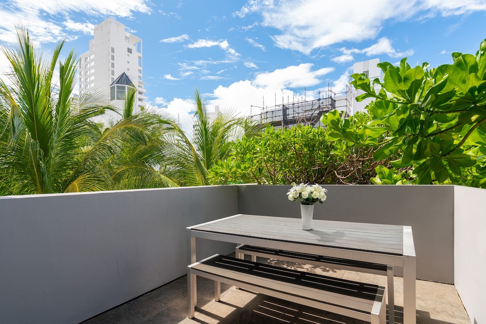One Bedroom Suite with Terrace - Photo 2