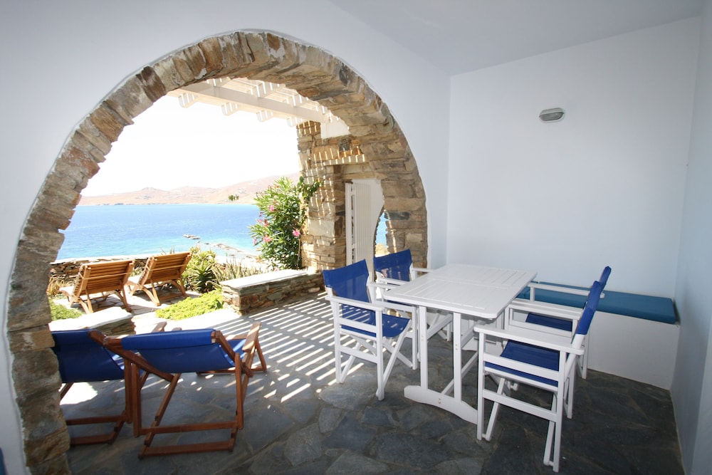 House, 2 Bedrooms, Sea View, Oceanfront photo 2