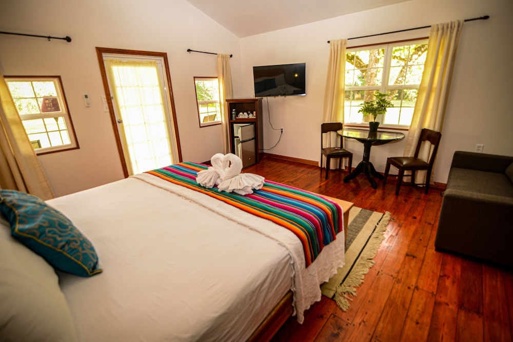 Comfort Cabin, 1 King Bed with Sofa bed, Pool Access, Garden View