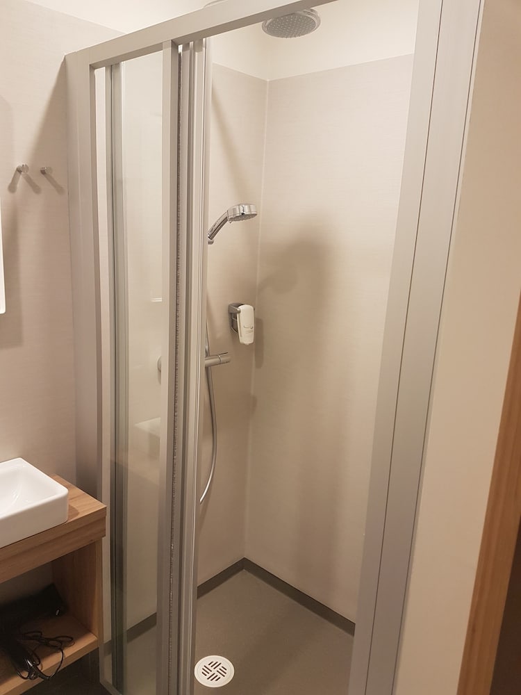 Economy Double or Twin Room photo 3