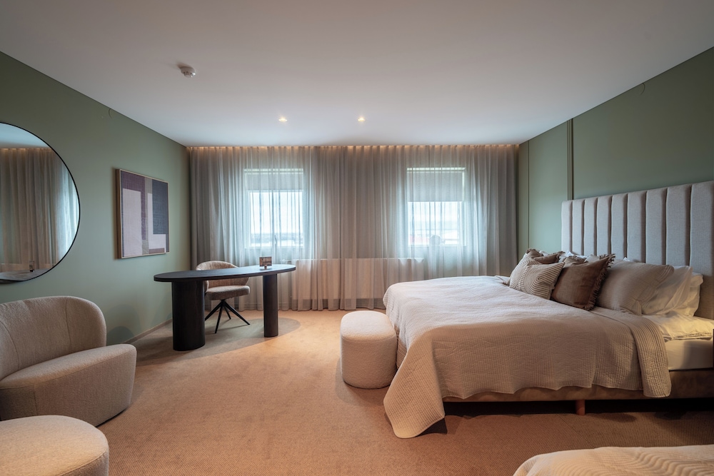 Deluxe Triple Room, Ocean View photo 2