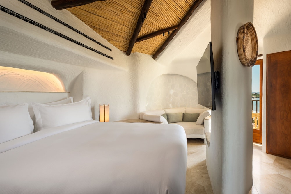 Superior Room, 1 King Bed, Partial Sea View (Contemporary)