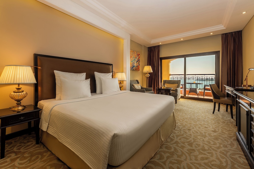 Superior Room, 1 King Bed photo 2