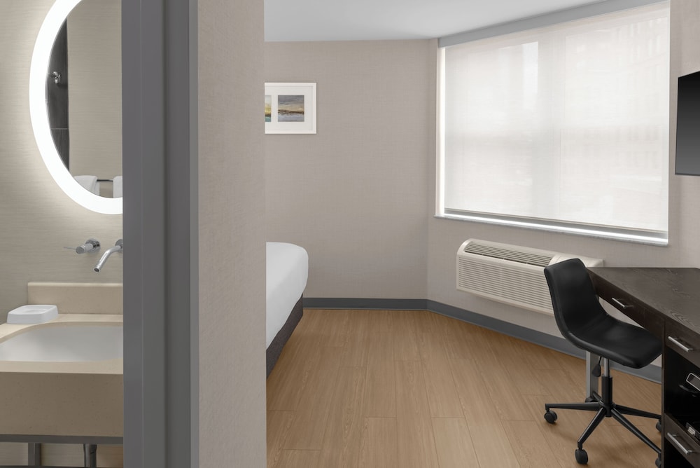 Room, 1 Queen Bed, Corner photo 2