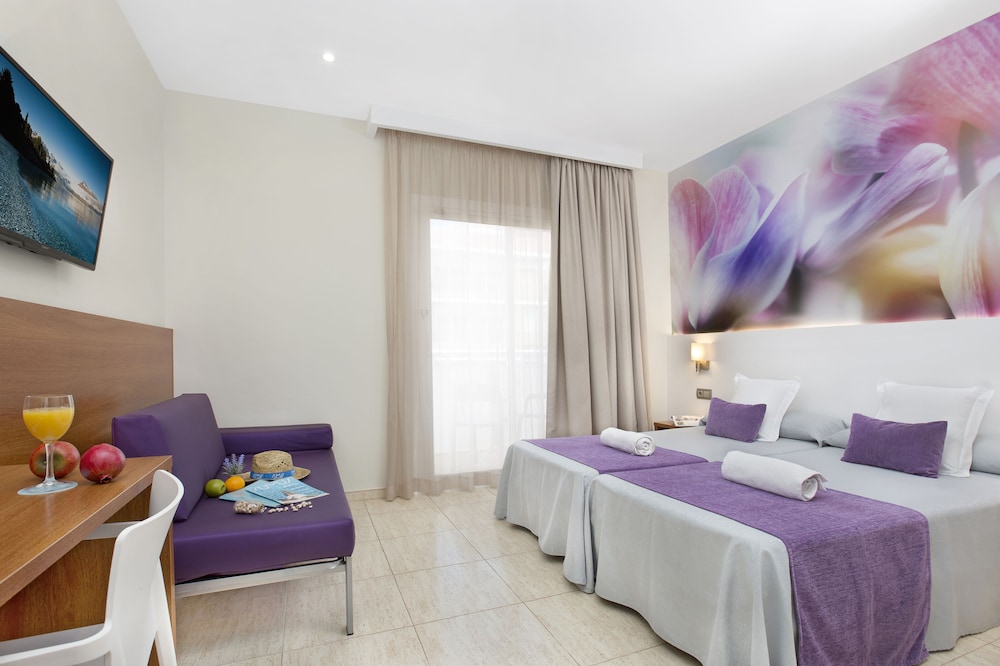 Standard Triple Room (3 Adults) photo 3