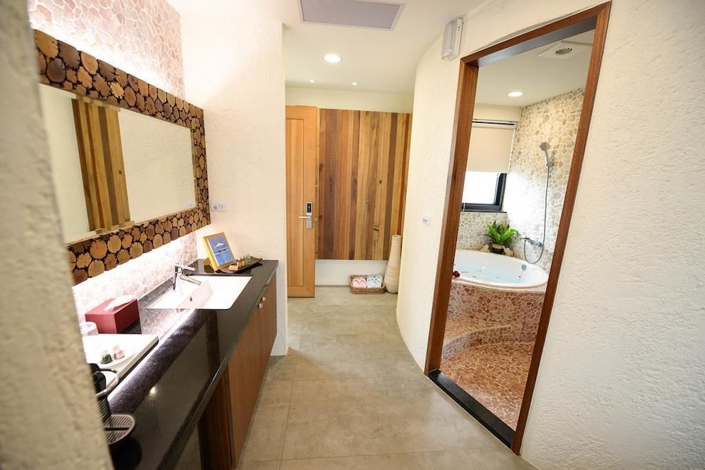 Double Room, Bathtub - Photo 12