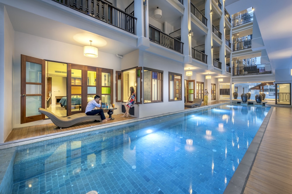 Jacuzzi Pool Access - Photo 4
