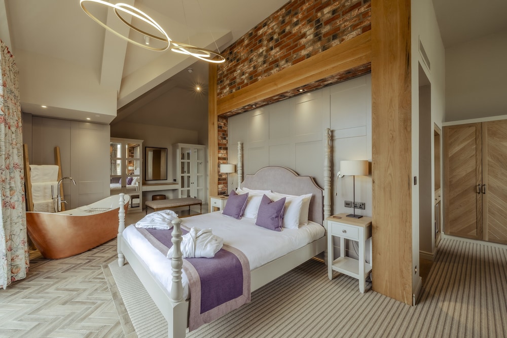 Junior Suite, Patio, Lake View photo 2