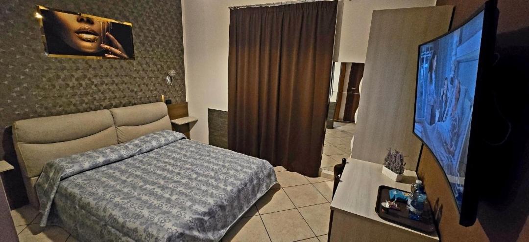Small Double Room - Photo 6