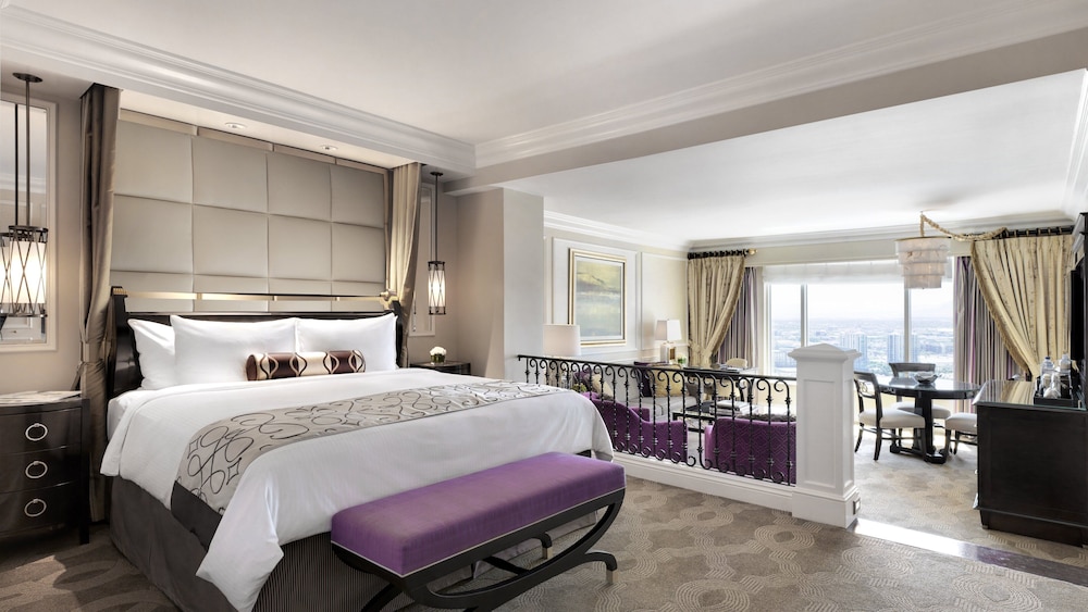Newly Remodeled Luxury King Suite with Prestige Club Lounge Access