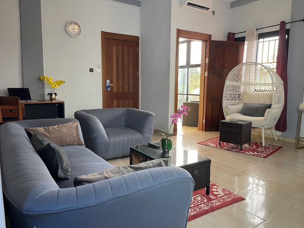 Senior Suite, City View