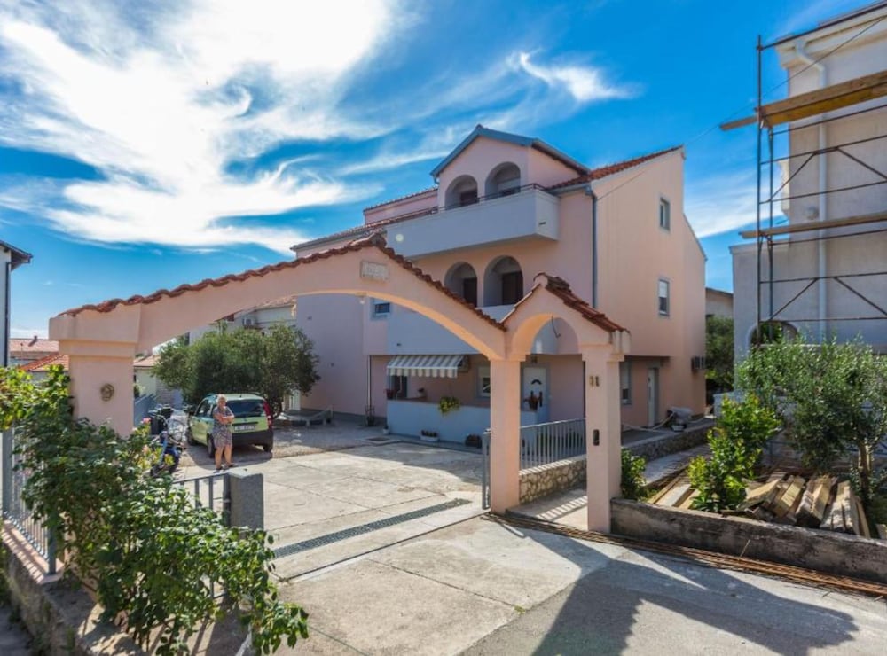 Studio (Studio Apartment with Terrace)