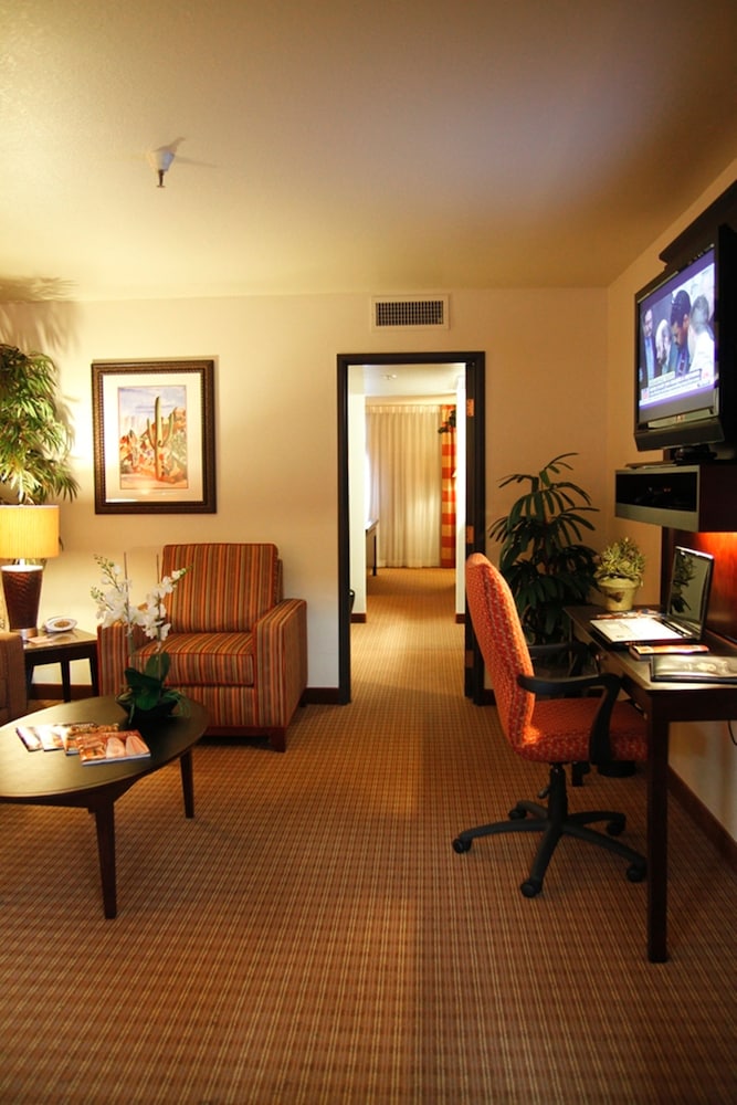 Premier Suite, 1 King Bed, Non Smoking - Photo 3