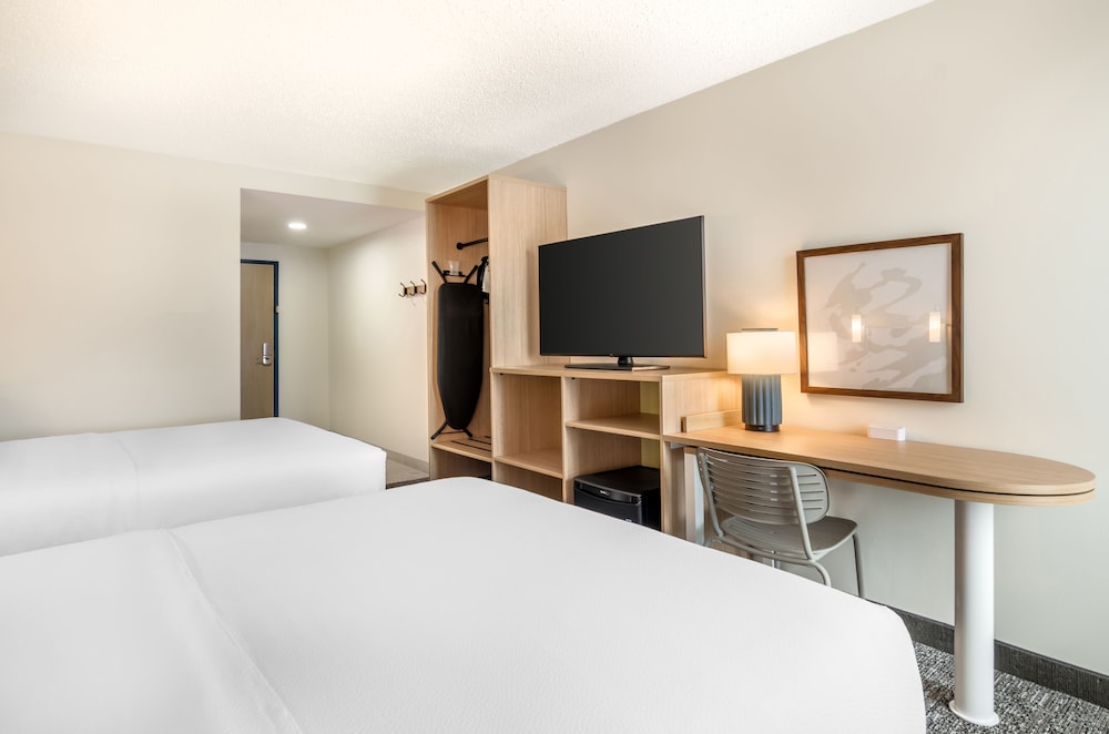Room, 2 Queen Beds photo 3