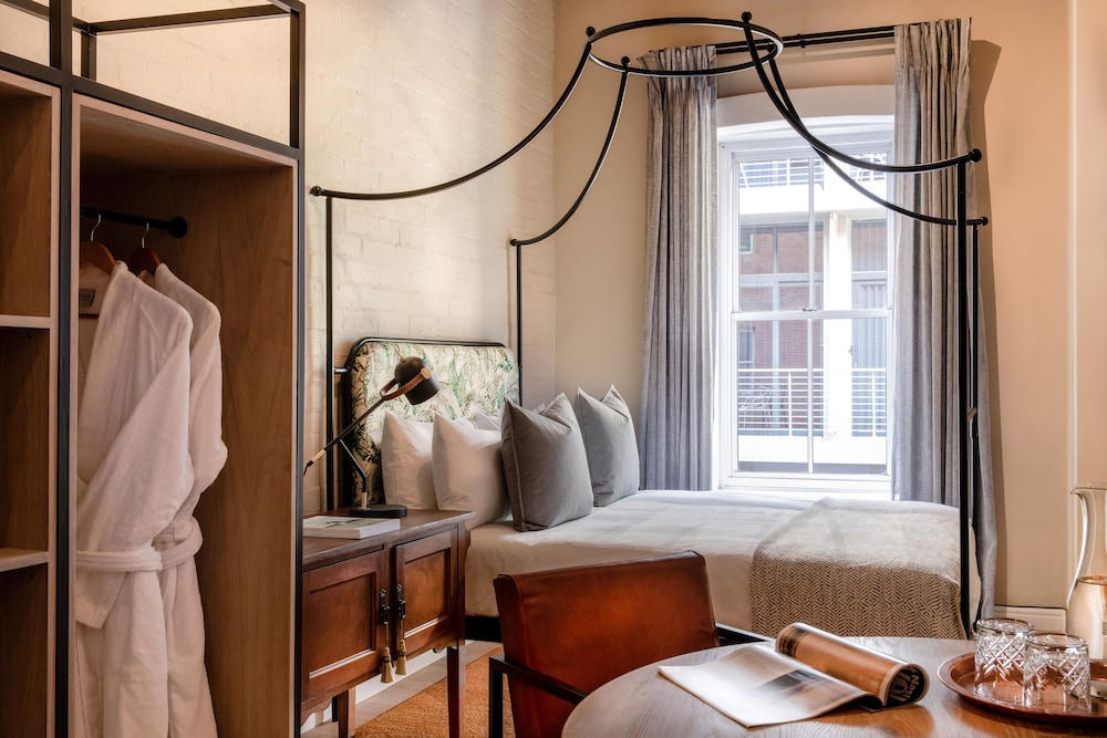 Deluxe Room, 1 Queen Bed