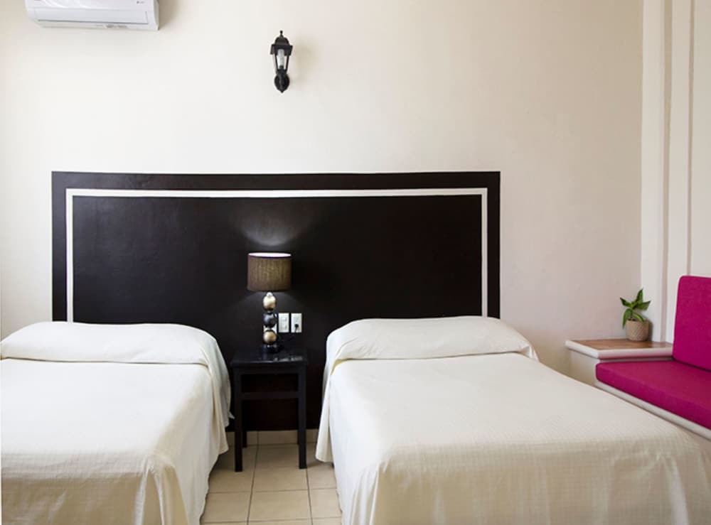 Standard Room, 2 Double Beds photo 2