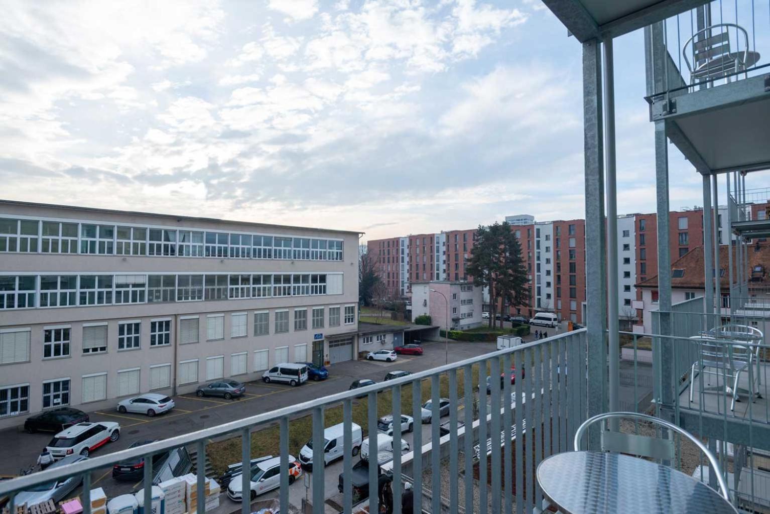 One Bedroom Apartment with balcony R