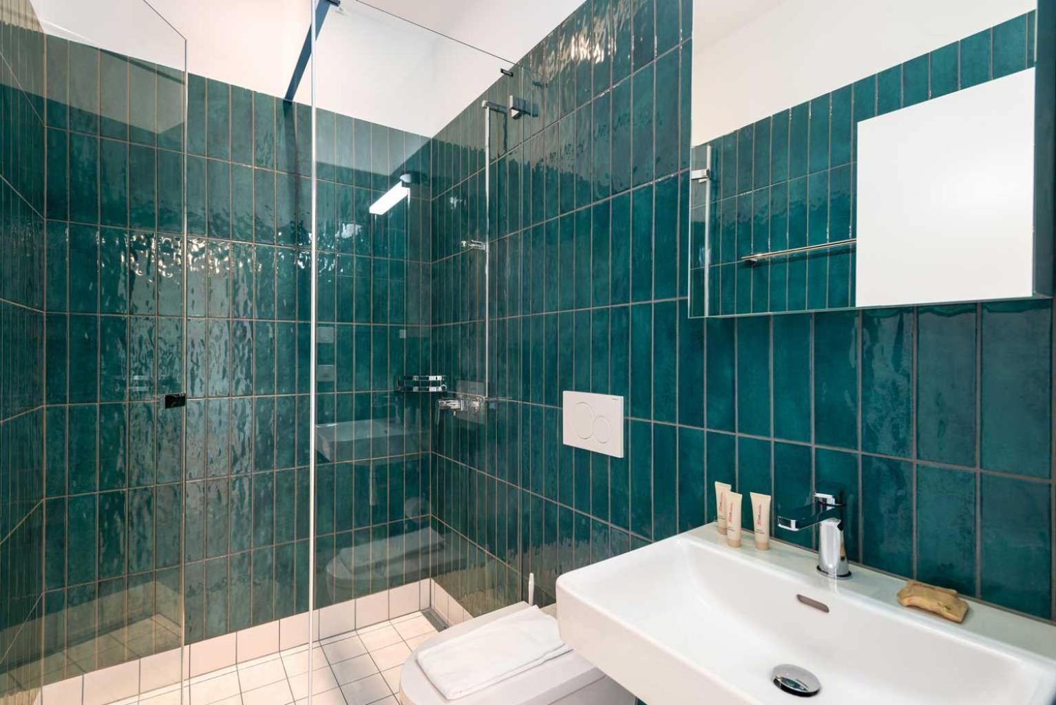 One Bedroom Apartment with balcony W - Photo 4
