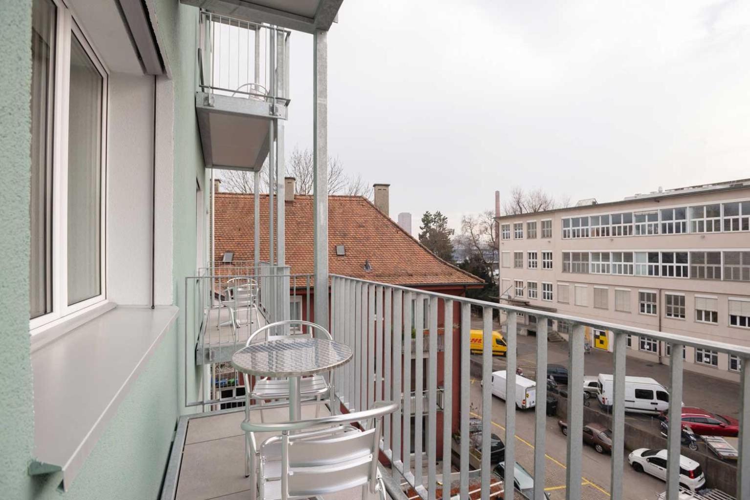 One Bedroom Apartment with balcony W - Photo 8