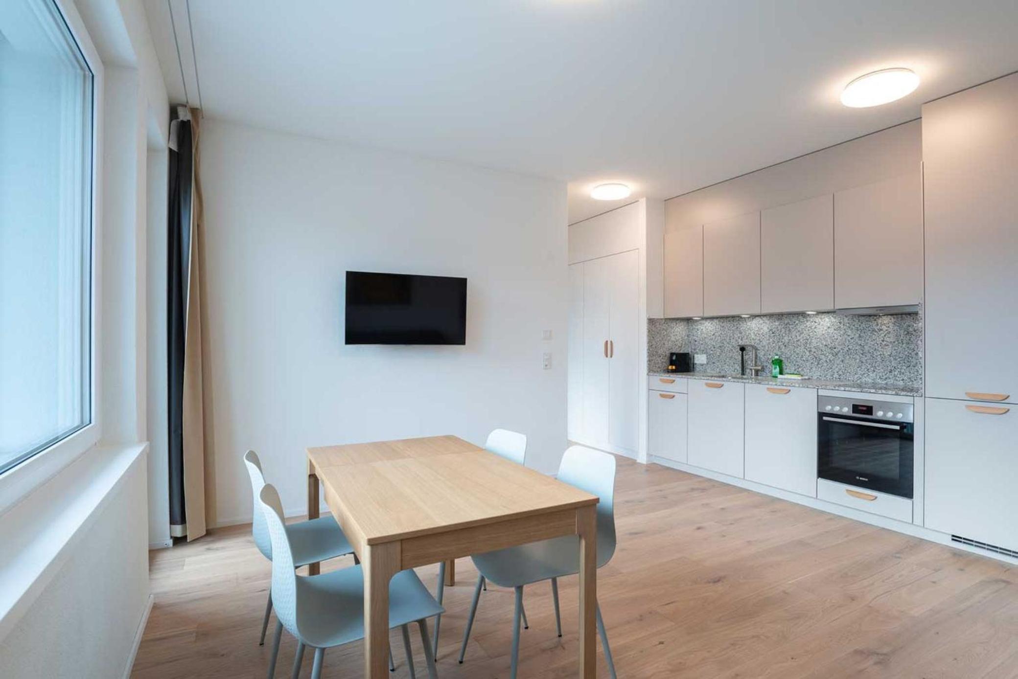 One Bedroom Apartment with balcony W - Photo 16