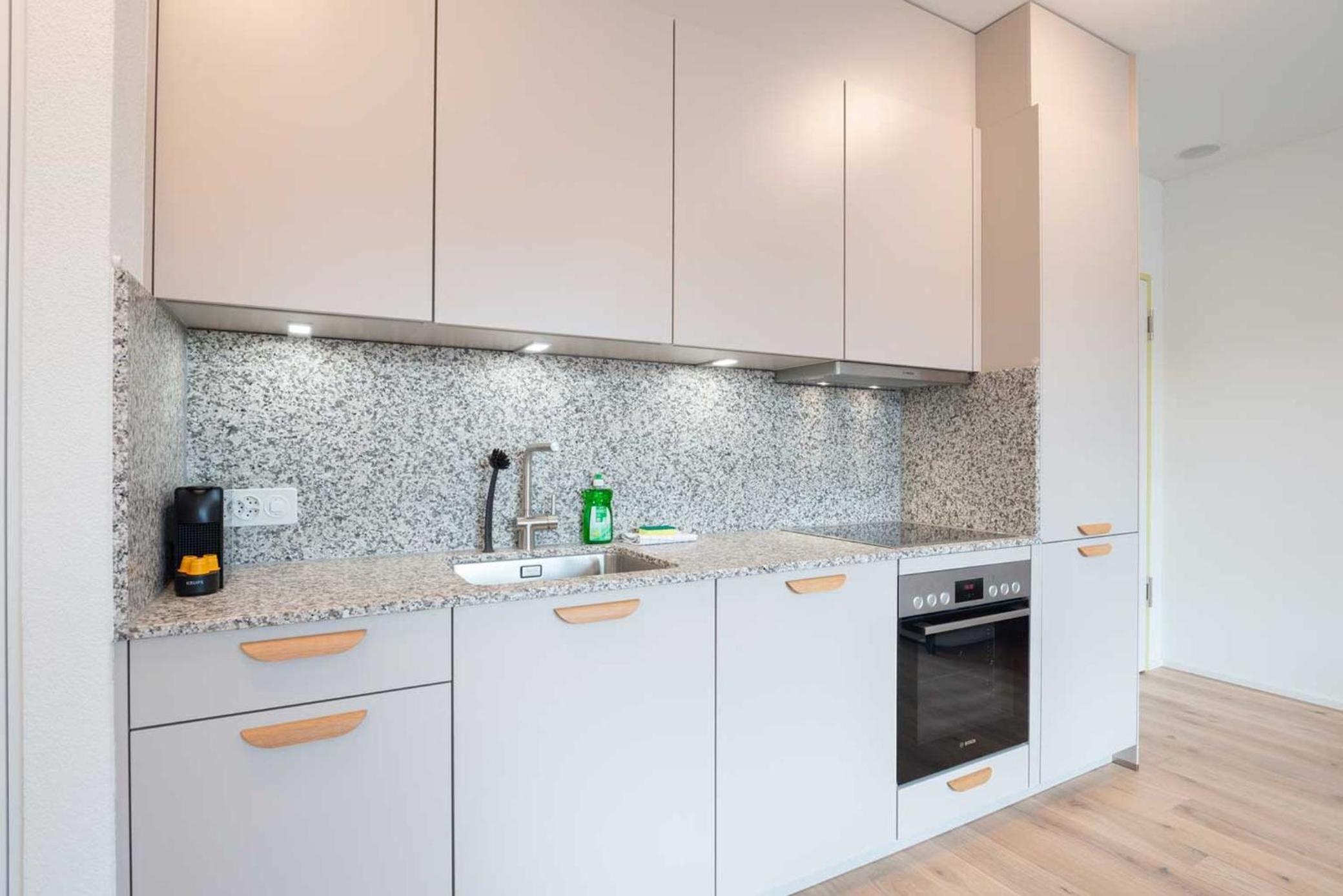One Bedroom Apartment with balcony W - Photo 13
