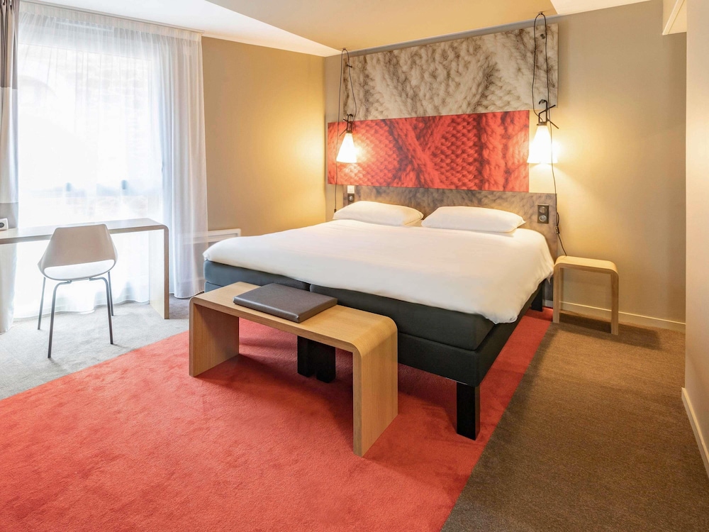 Standard Room, Multiple Beds - Photo 9