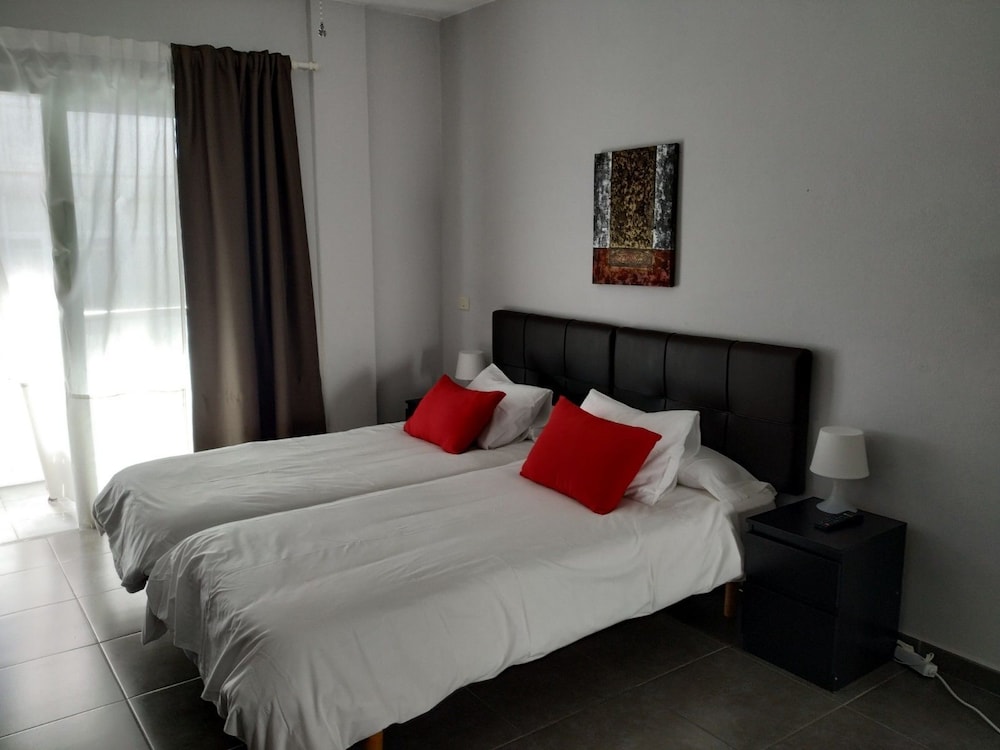 Standard Room, 2 Twin Beds - Photo 17