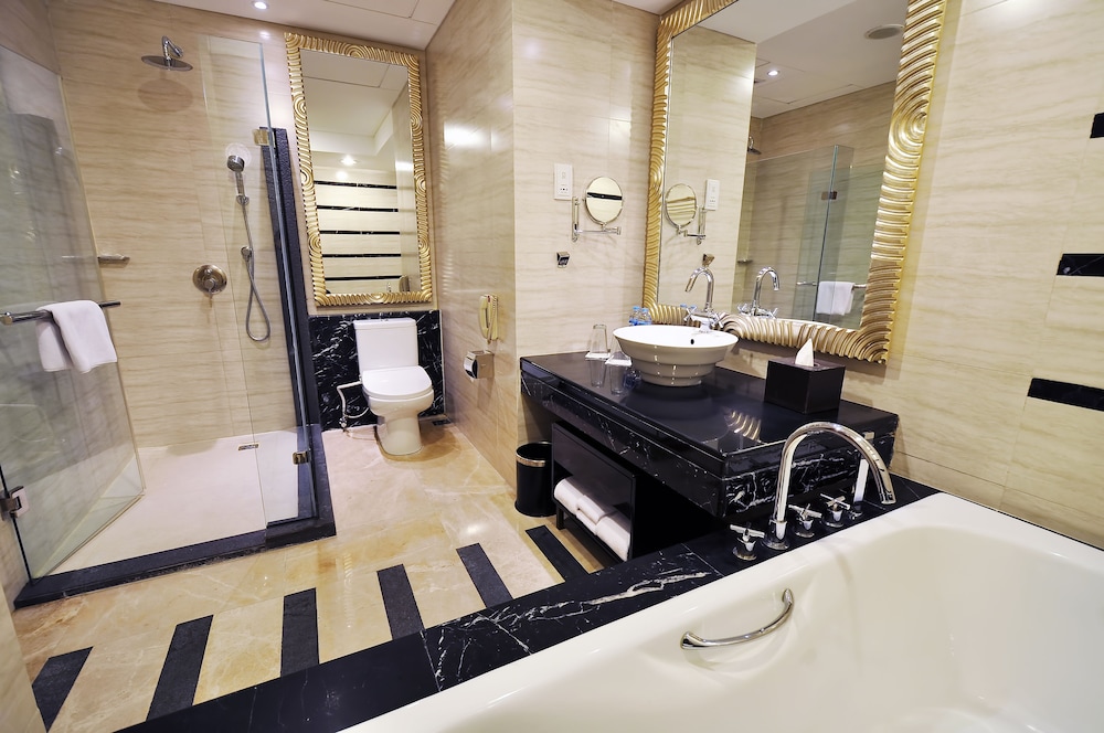 Grand Deluxe Room, 1 King Bed photo 2
