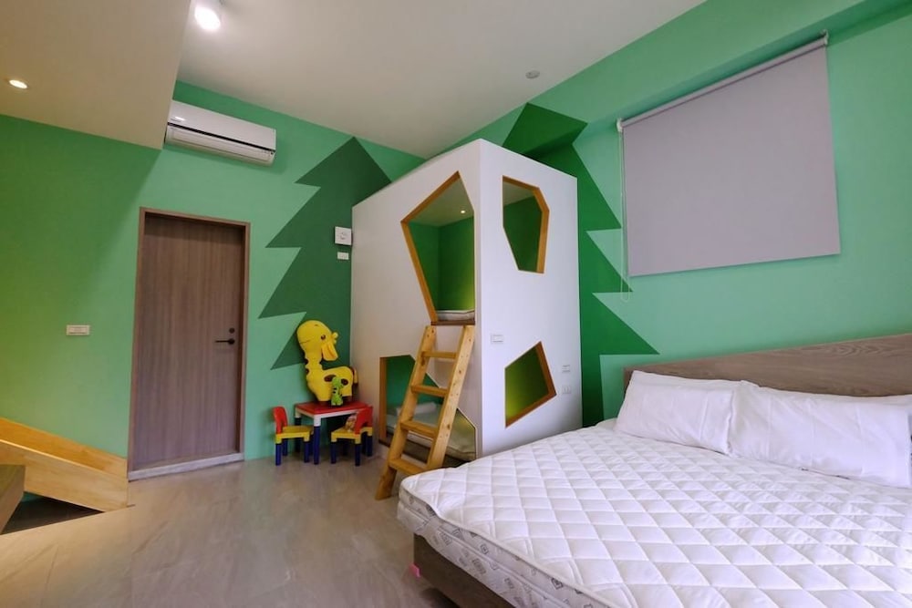 Family Room (Forest) photo 1
