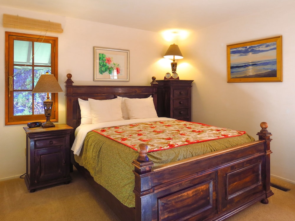 Room (Rosewood Queen with En Suite Bathroom) photo 1