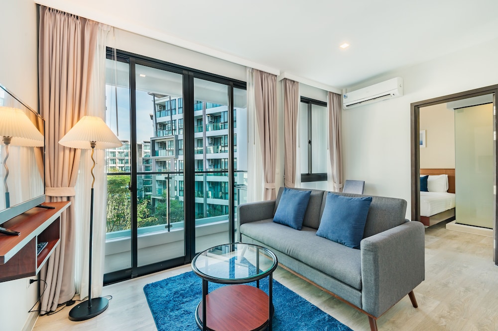 Triple Room, Multiple Beds, Pool View photo 1