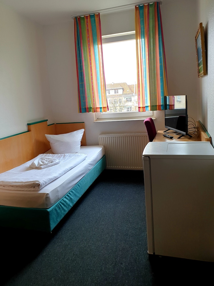 Economy Single Room, Shared Bathroom, City View (EZ Ekonomy) photo 3