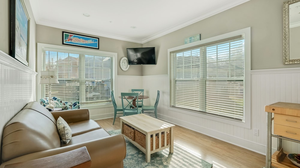 Lawn Side, First Floor, Accessible