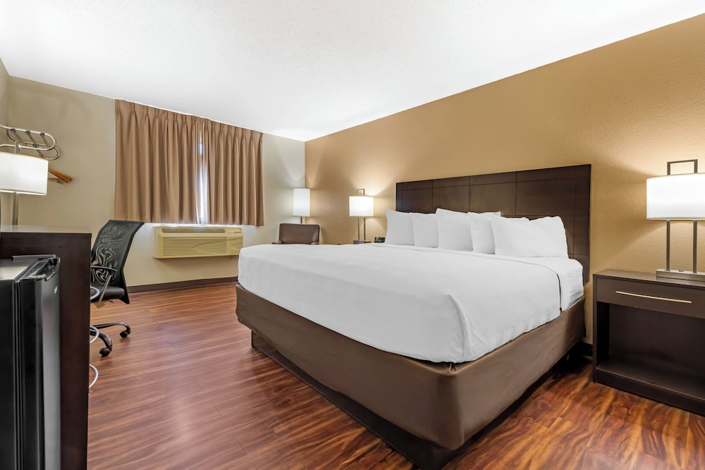 Room, 1 King Bed, Non Smoking - Photo 1
