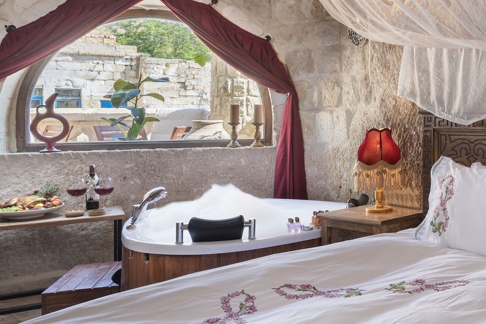 Deluxe Suite - Photo 1
