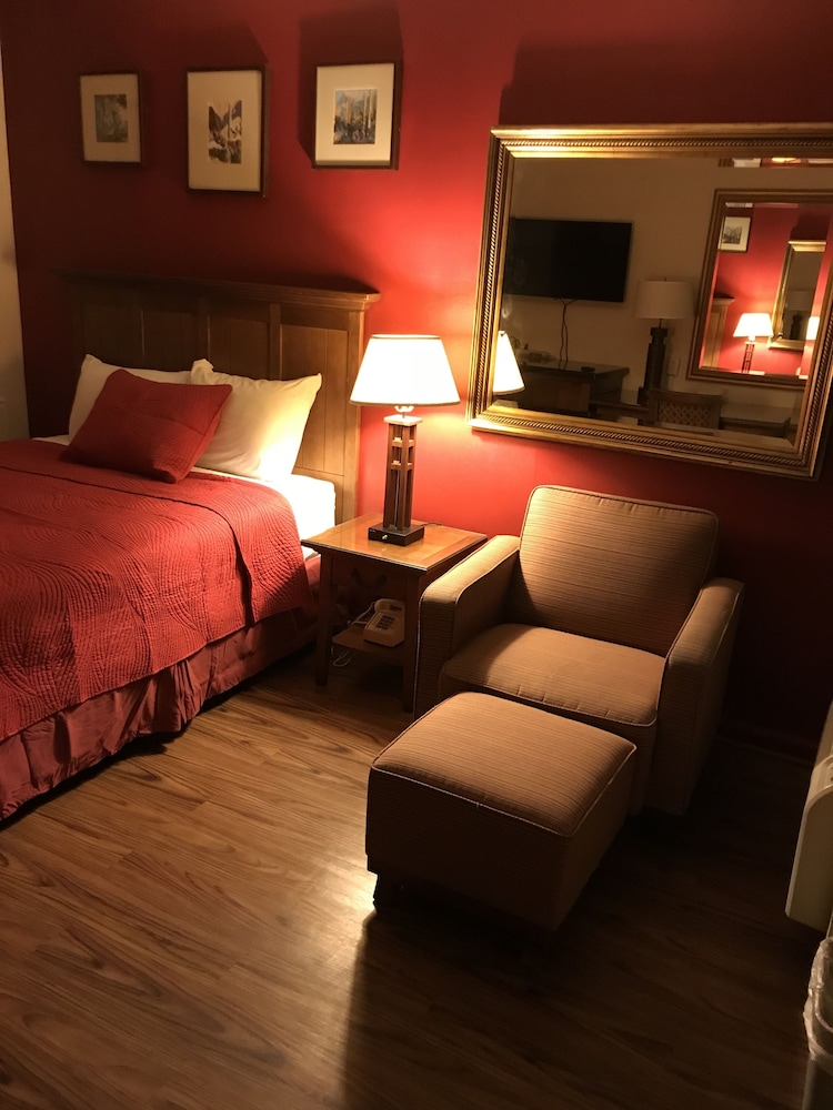 Standard Room, 1 Queen Bed photo 2