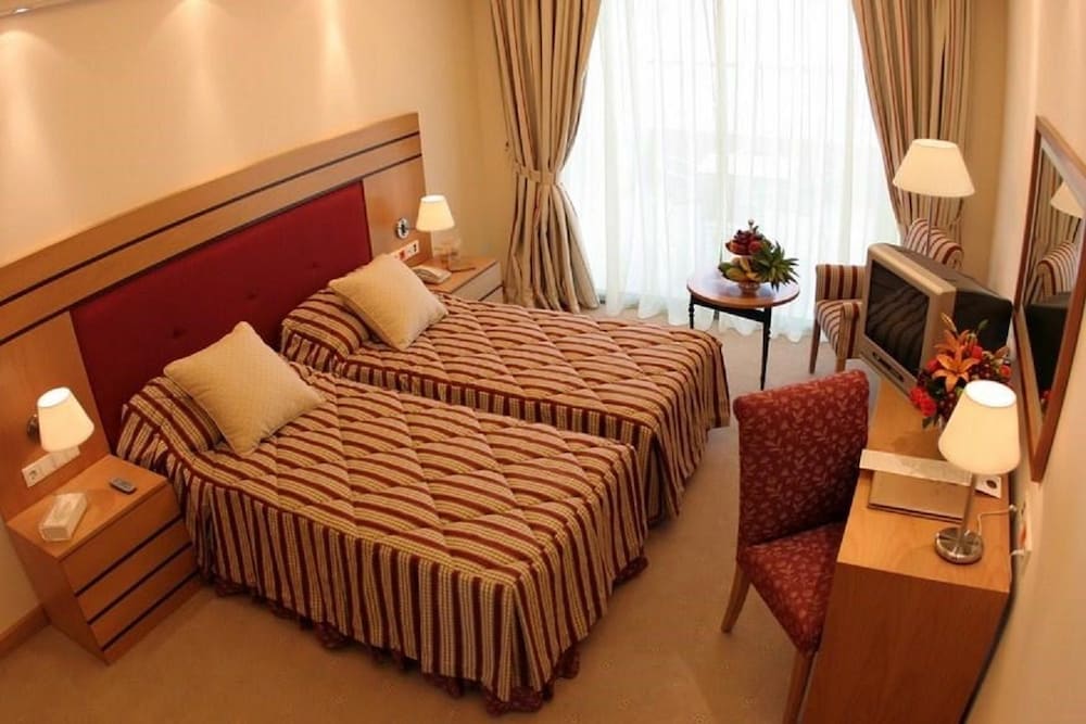 Presidential Suite, 3 Bedrooms, Kitchenette, Valley View photo 2