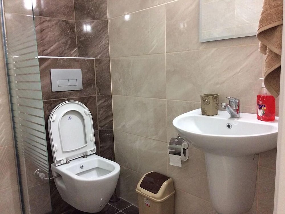 Economy Twin Room, 1 Bedroom, Ground Floor photo 2